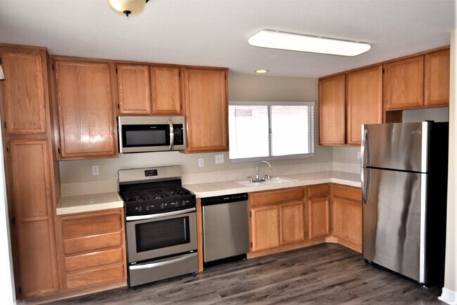 Building Photo - 352 Montcliff Ave