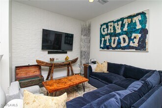 Building Photo - 647 110th Ave N