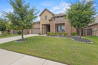 Building Photo - 3206 Woodford Dr