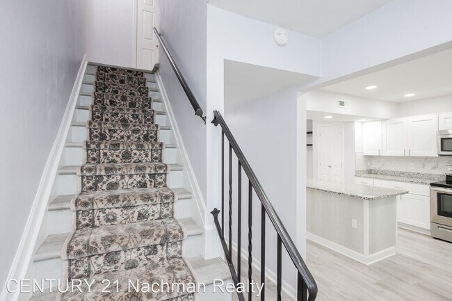 Building Photo - 3 br, 1.5 bath House - 5751 W Hastings Arch