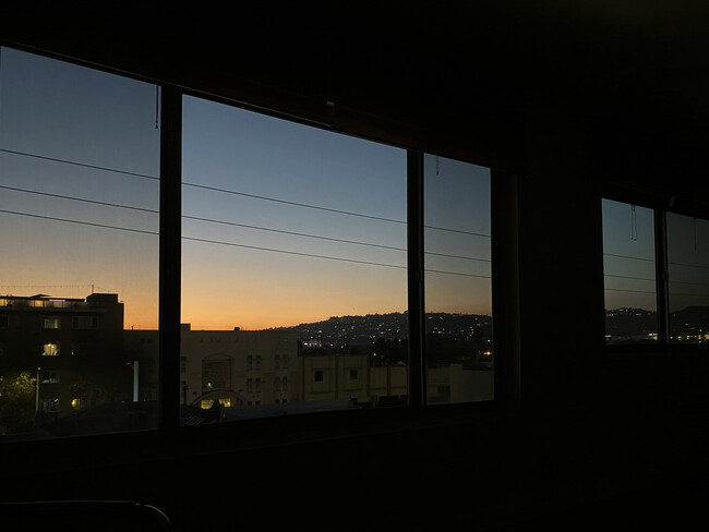 Foto del edificio - 525 N Sycamore Ave