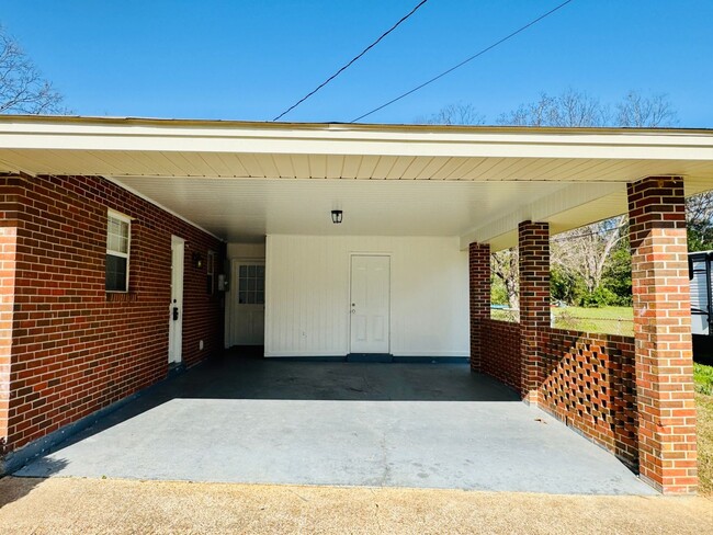 Building Photo - Prime Prattville  Location