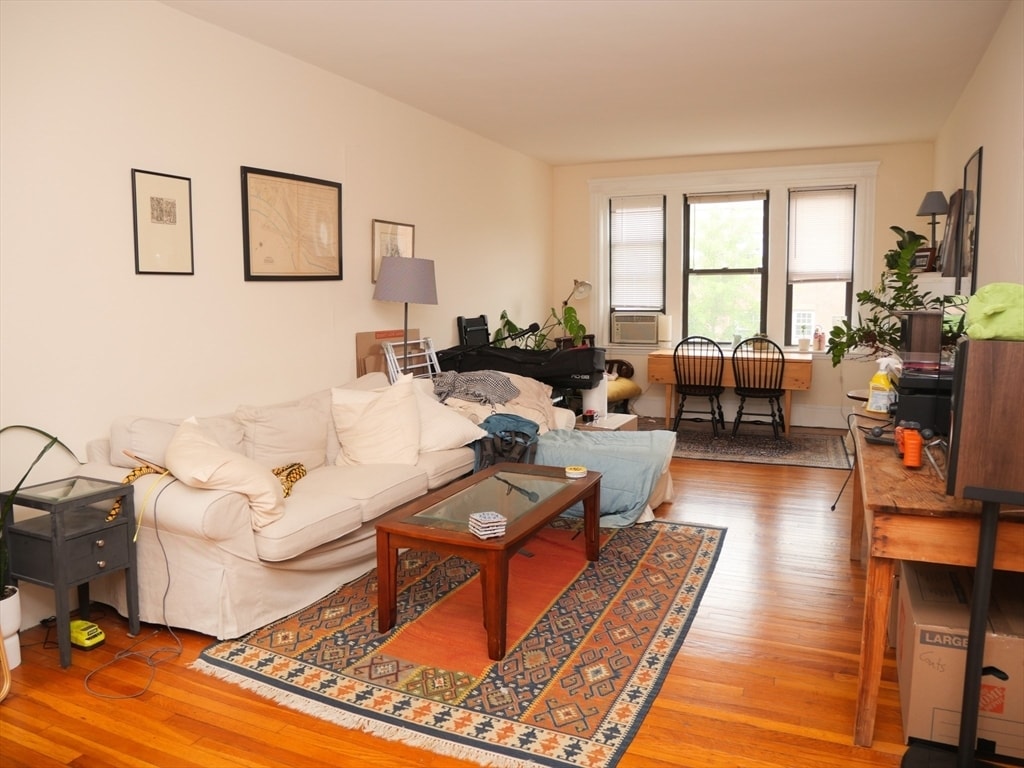 Foto principal - 229 St Paul St