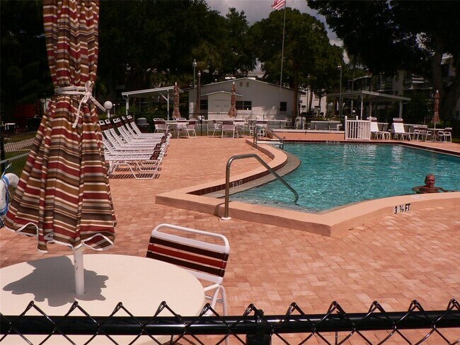 Foto del edificio - 1818 Restful Dr