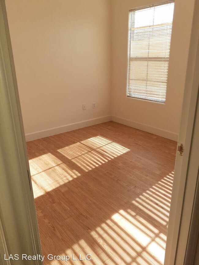 Building Photo - 3 br, 2.5 bath House - 138 Gryffin Ave.