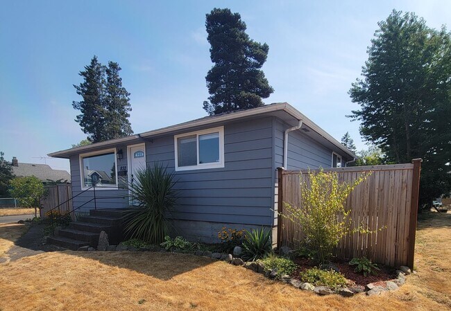 Foto del edificio - Beautifully updated 2 bedroom 1 bath home