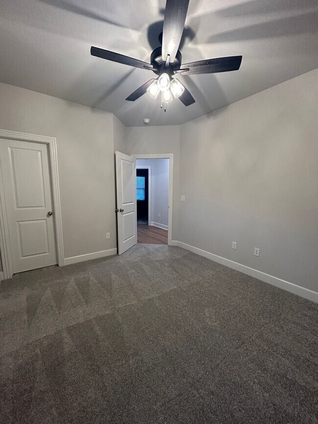 Foto del edificio - Beautiful Bentonville Home! 4 Bedrooms, 2....