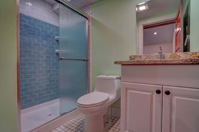 Foto del edificio - 1081 W 30th St