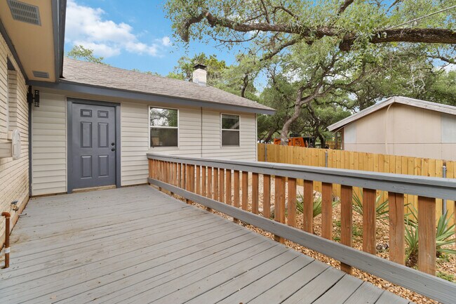 Building Photo - 634 Flatrock Dr