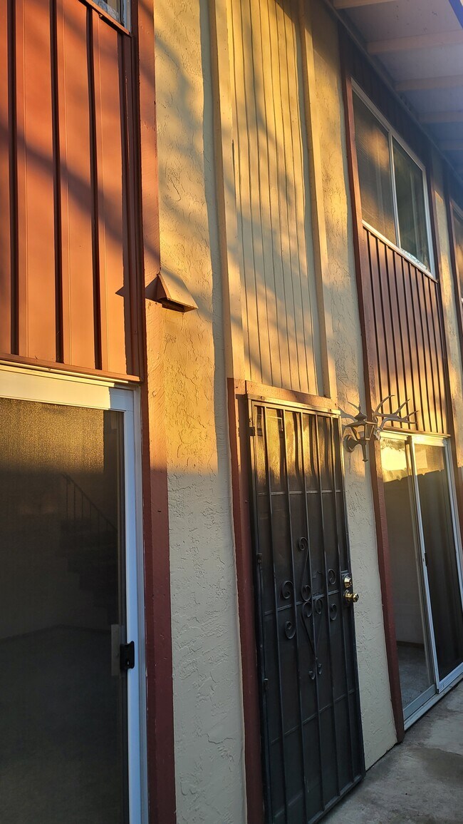 Building Photo - 408 Corcoran Ave