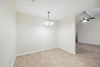 Building Photo - 5815 Bridgegate Dr