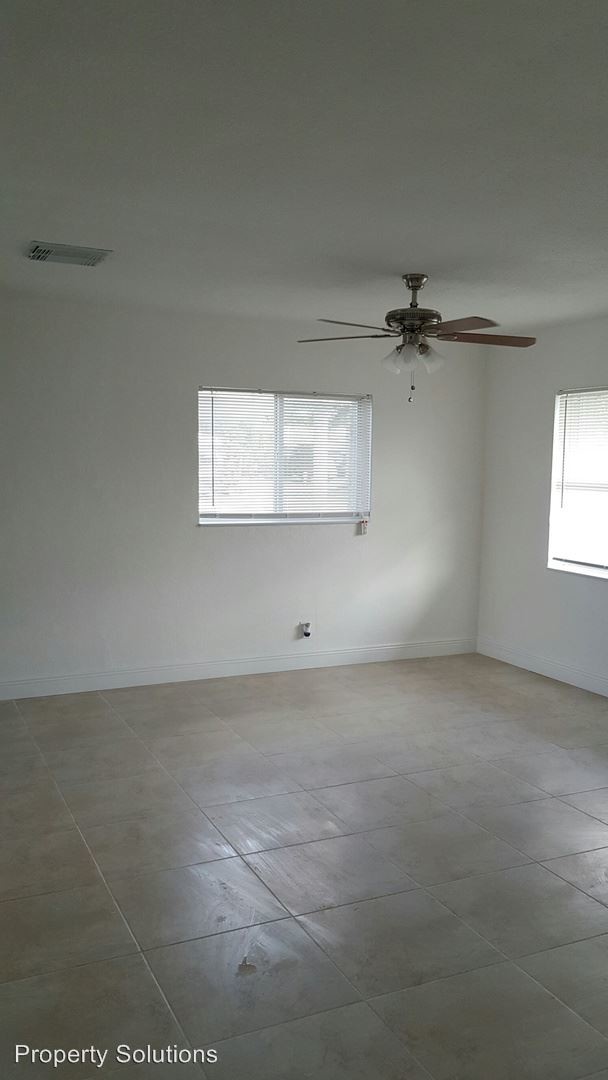 Foto del edificio - 2 br, 1 bath House - 8105 NW 59th Pl.