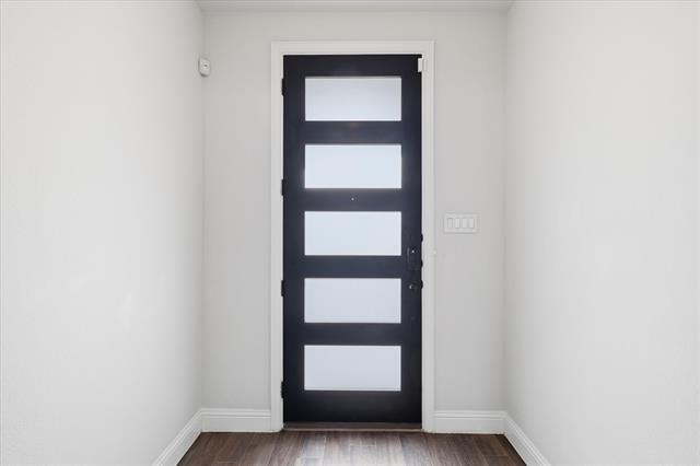 Foto del edificio - 8053 Monks Cap St