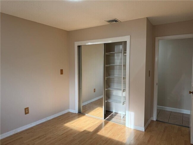 Foto del edificio - 728 Beverage Hill Ave
