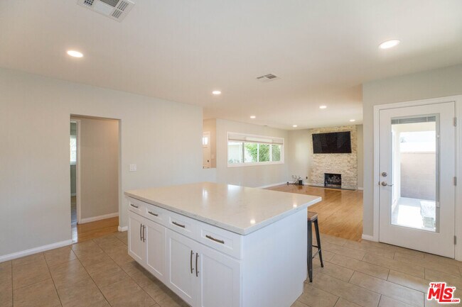 Foto del edificio - 6802 E Huntdale St