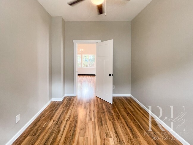3BR Bremerton Home with Vintage Charm & Mo... - 3BR Bremerton Home with Vintage Charm & Mo...