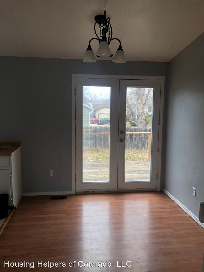 Foto del edificio - 3 br, 1.5 bath House - 298 S. Hoover Ave