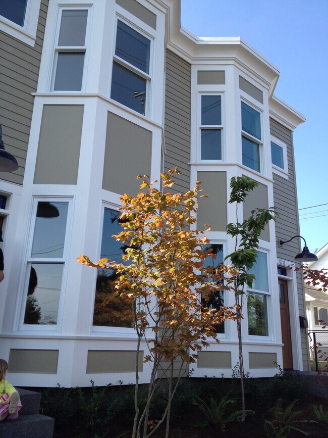 3228 Northeast Alberta Street Unit Alberta Arts Townhome, Portland, OR 97211 Apartments in