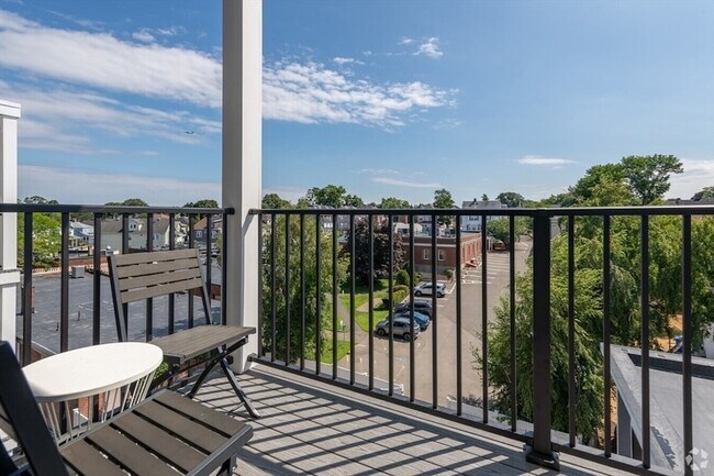 Foto del edificio - 10 Somerset Avenue Unit 206
