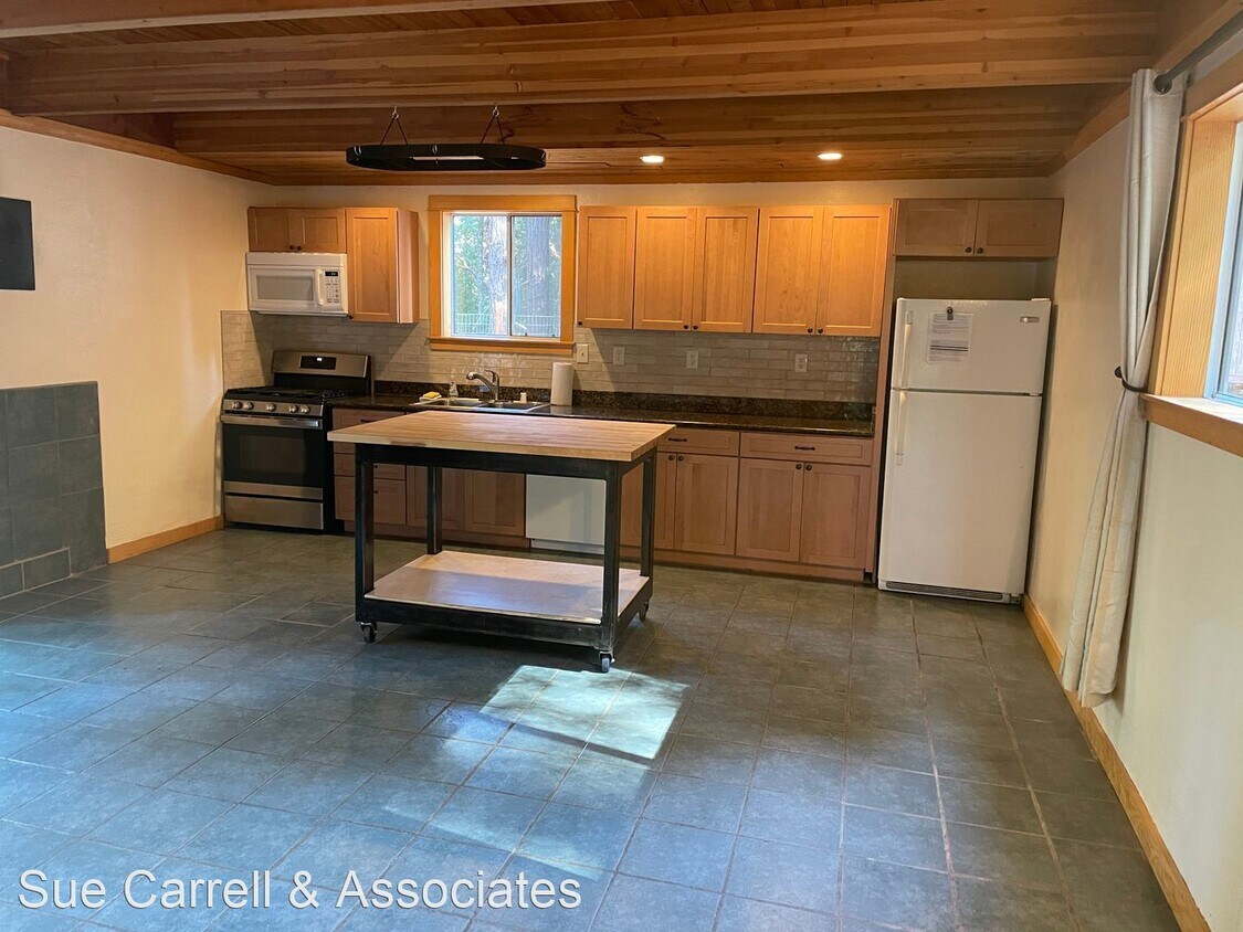 Primary Photo - 1 br, 1 bath House - 13875 Green Valley Rd