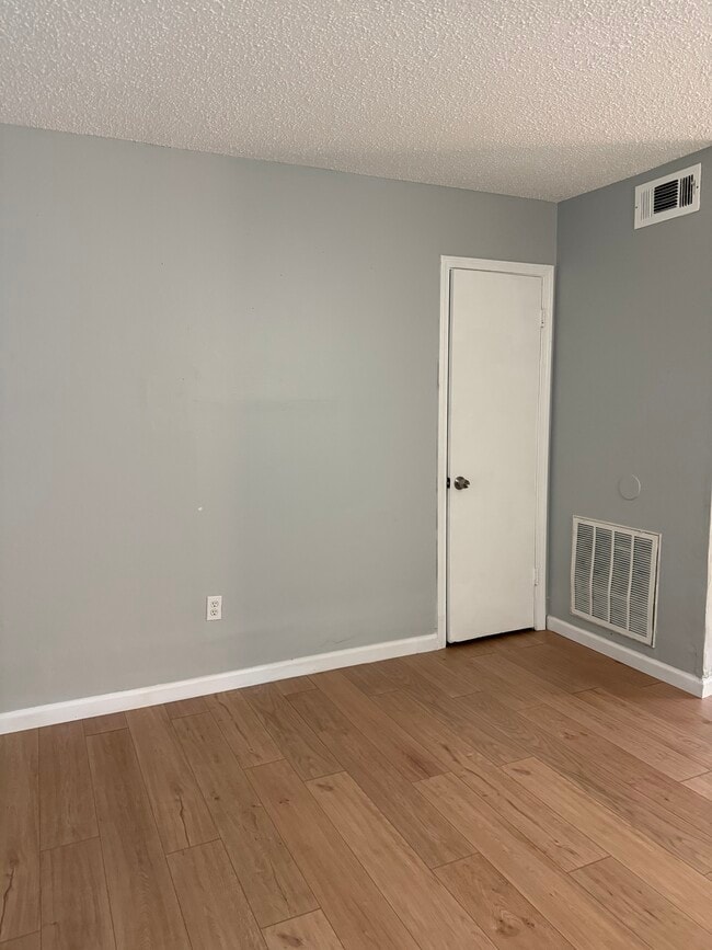 Building Photo - 1415 Jasper Ave