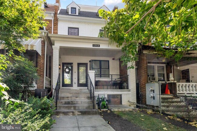 Foto del edificio - 1315 Trinidad Ave NE