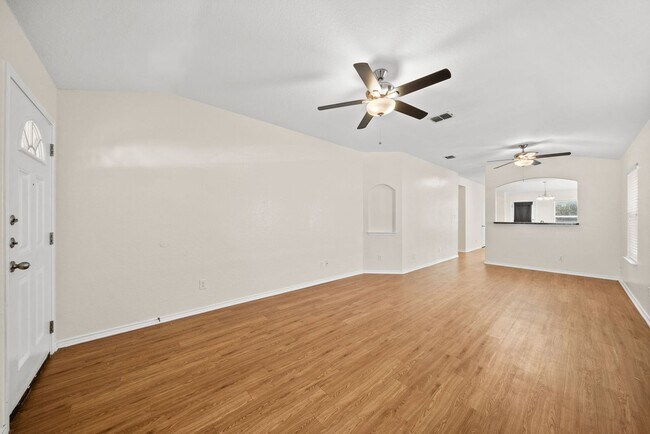 Building Photo - 3 Bedroom 2 Bathroom located in Laurel Can...