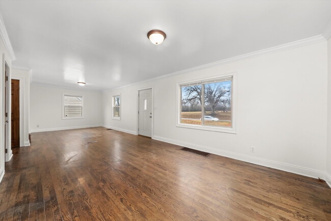 Foto del edificio - Updated 5-Bedroom, 2-Bath Home Across from the Park