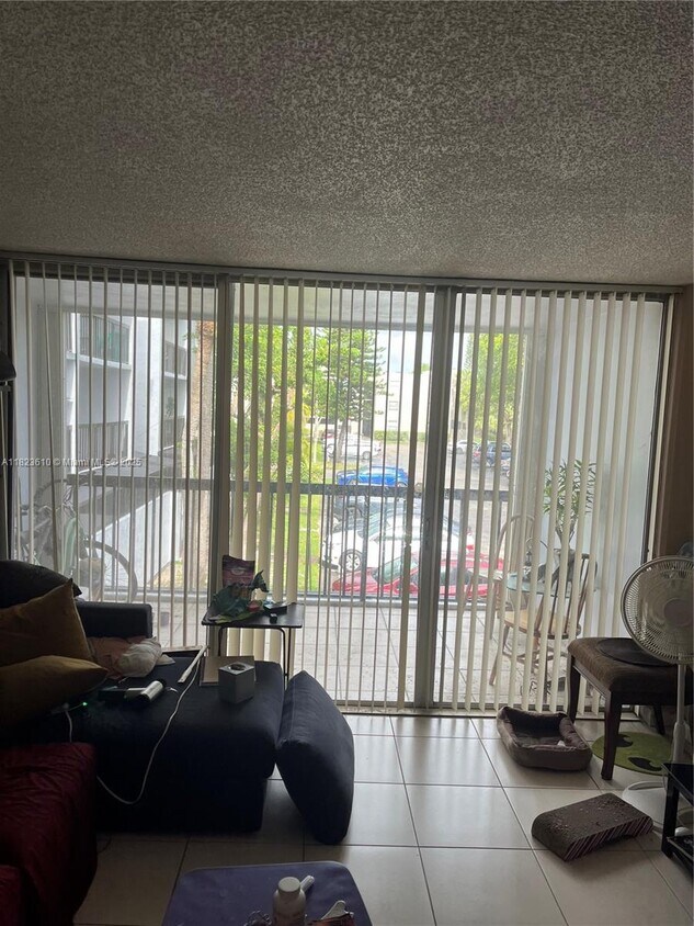 Foto del edificio - 10825 SW 112th Ave