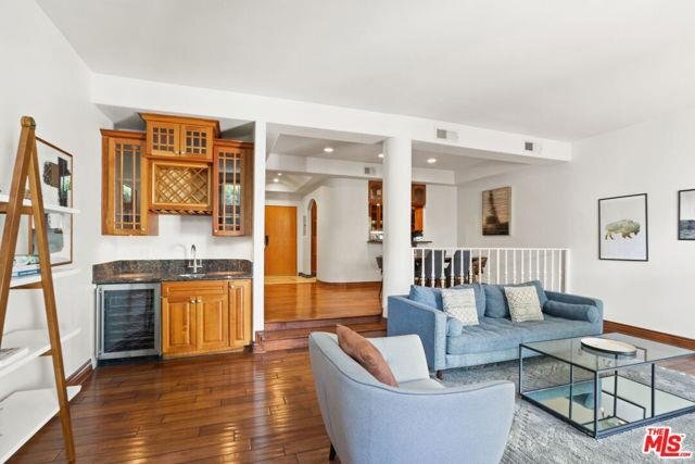 Building Photo - 5848 West Olympic Boulevard Apt ##105, Los...