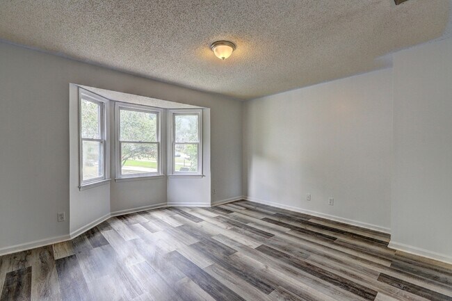 Foto del edificio - 4396 Barrington Pl
