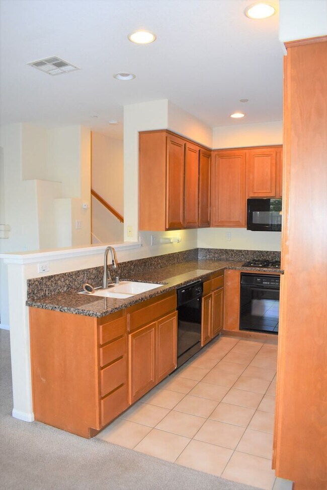 Foto del edificio - 3 Bedroom 2.5 Bath Townhome in Gated Community of Courtyards at Escala- Mission Valley