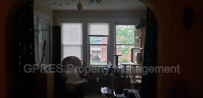 Building Photo - 520 6th St