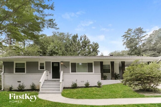 Building Photo - 1855 Shamrock Dr