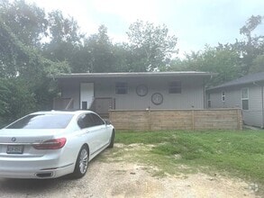 Building Photo - 5105 Patricia Ln