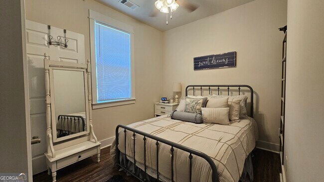 Foto del edificio - 2467 Smith Rd