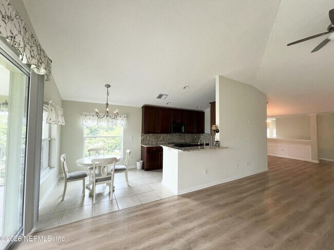 Foto del edificio - 6600 White Blossom Cir