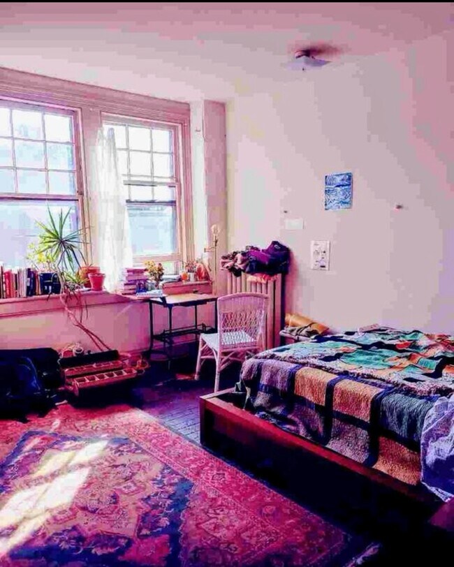 Foto del edificio - 4811 Chester Ave