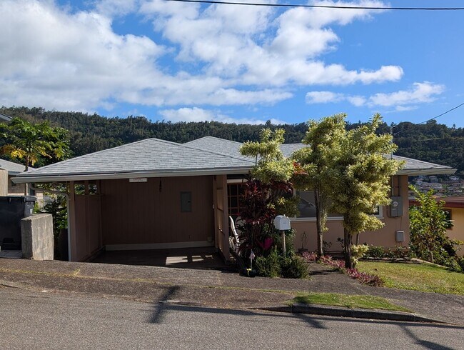 Foto del edificio - Ocean view upstairs 3 bed 2 bath 2 parking duplex near Likelike Hwy