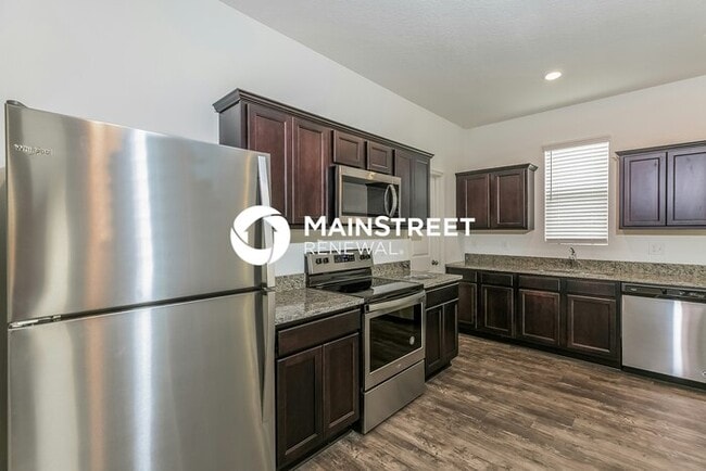 Building Photo - 3 Bedroom Pet-Friendly Home in Haines City, FL with Main Street Renewal