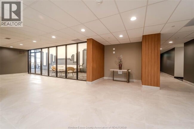 Building Photo - 1900 6th Conc