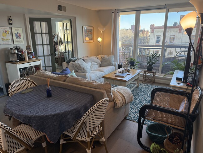 Building Photo - 1700 17th St NW