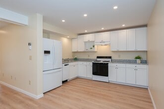 Building Photo - 41 Bigelow Rd Building Photo - 41 Bigelow Rd