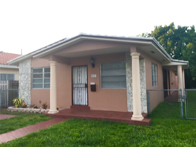 Foto del edificio - 5873 SW 3rd St