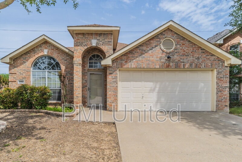 Foto principal - 2758 Red Oak Dr