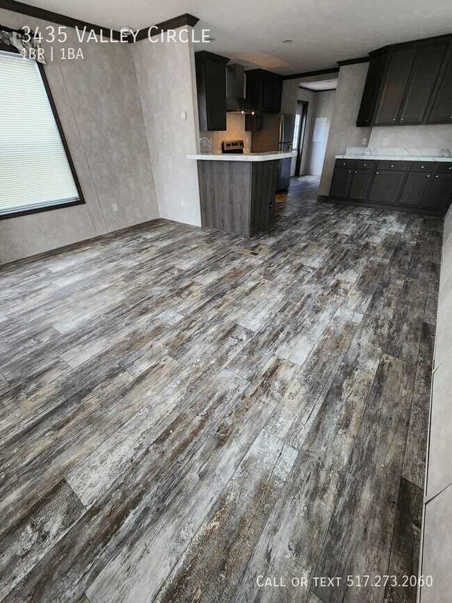 Foto del edificio - 3435 Valley Cir