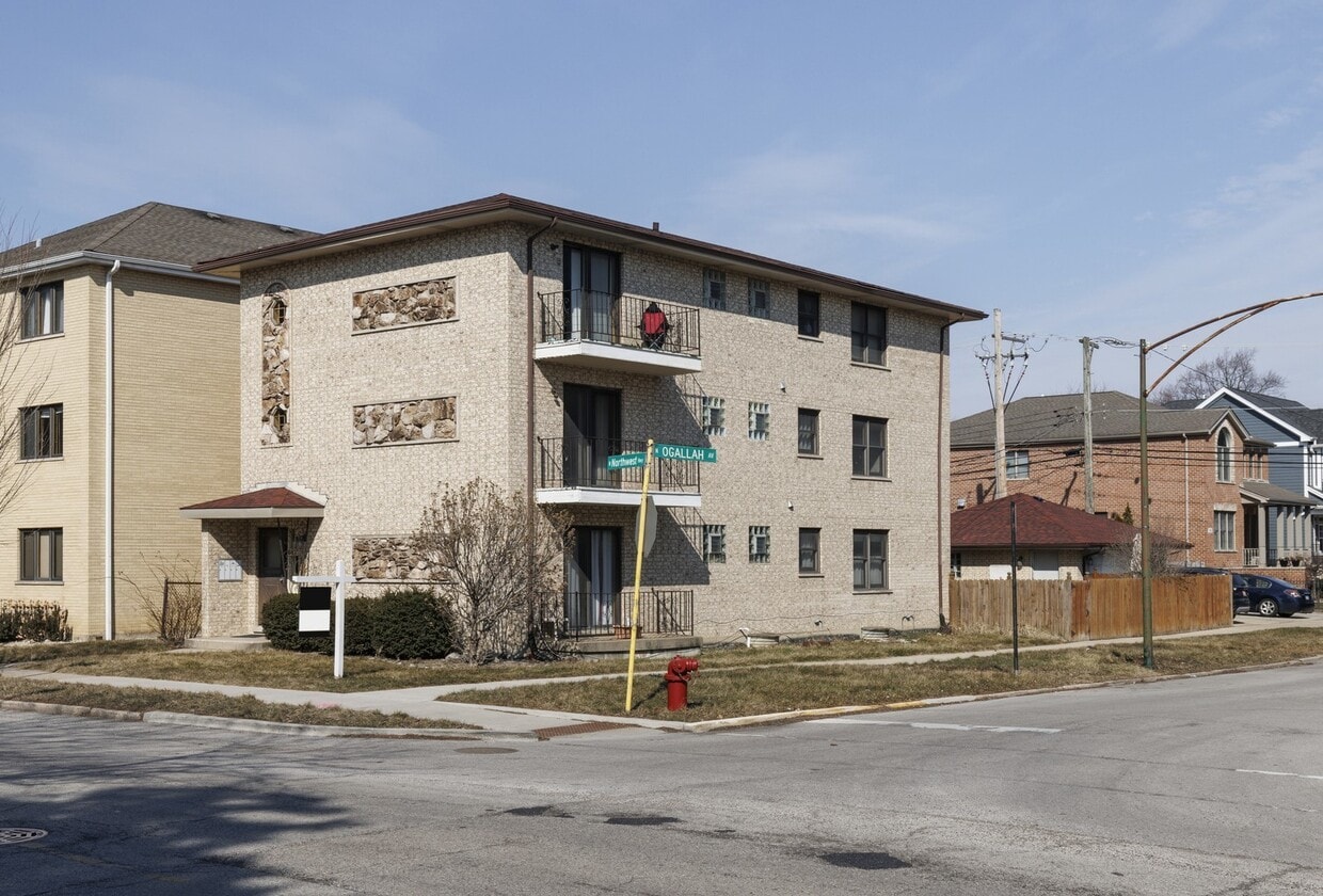 6617 N Northwest Hwy, Chicago, IL 60631 House Rental in Chicago, IL