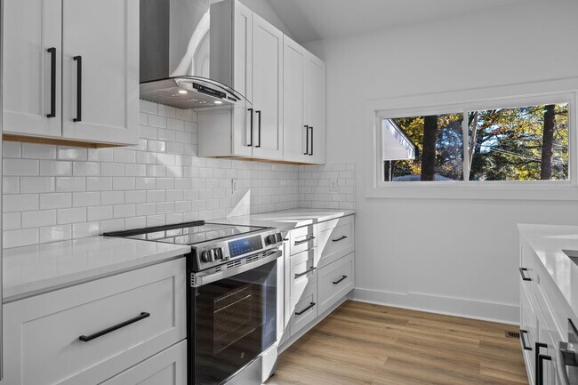 Foto del edificio - 8625 Cedarbrook Dr