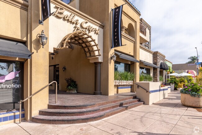 Courtyard Entrance - Bella Capri