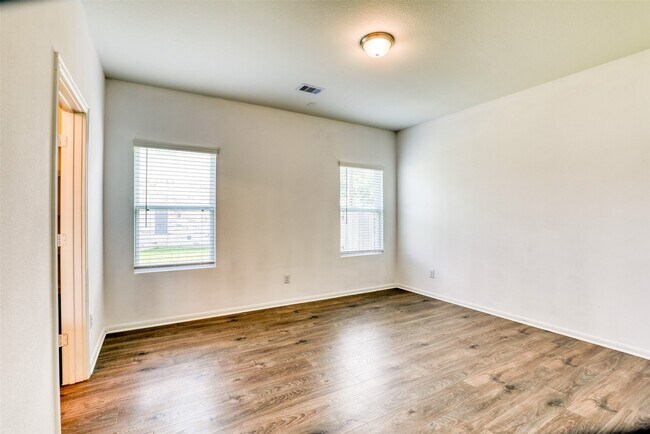 Building Photo - 407 Magnolia Ln